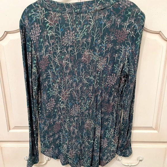 Hinge Floral Top - Picture 2 of 3